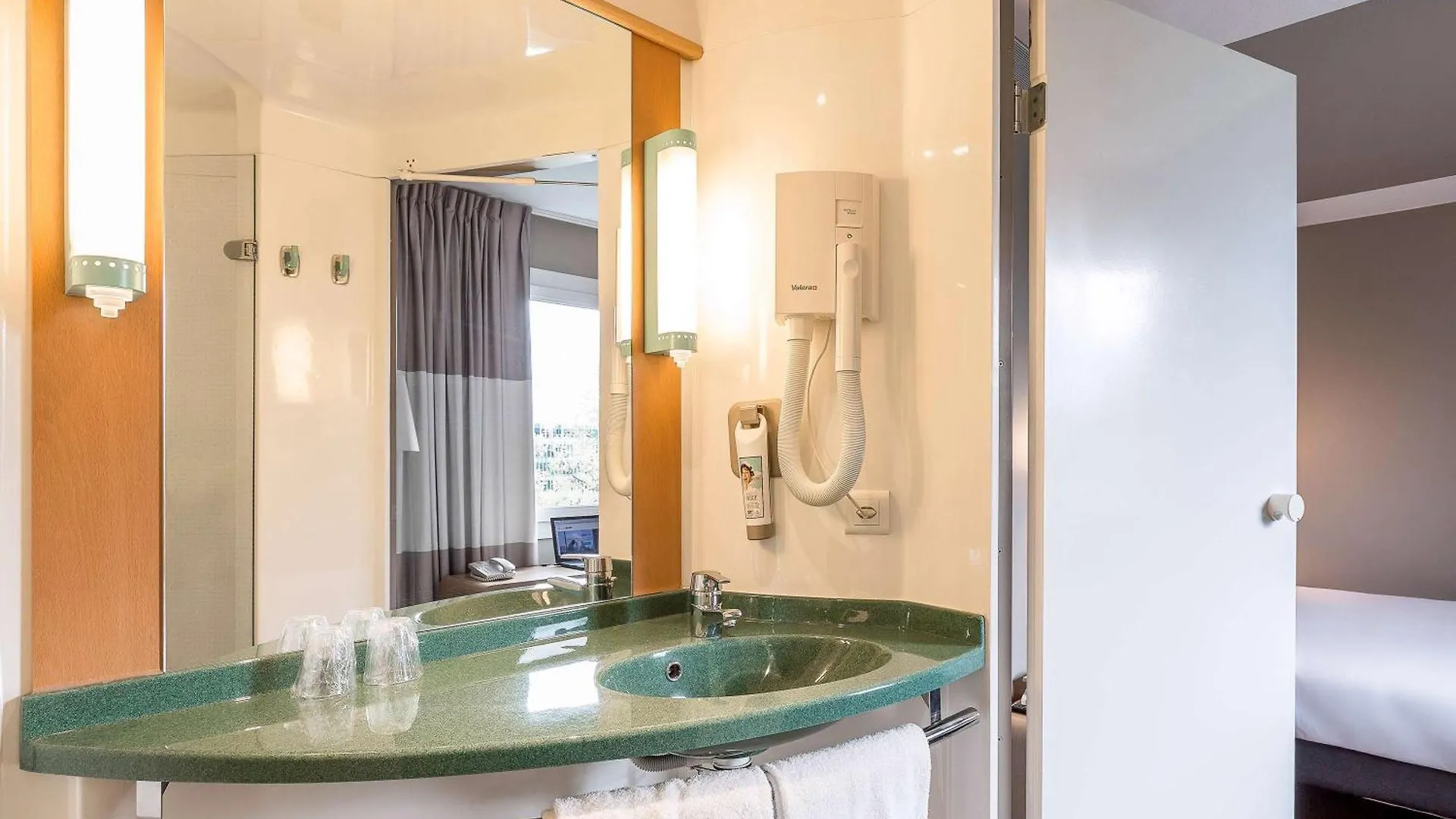 Hotel ibis Genève Aéroport à Le Grand Saconnex 2*,  Suisse